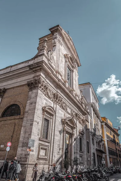 Stadsgezicht en generieke architectuur uit Rome, de Italiaanse hoofdstad — Stockfoto