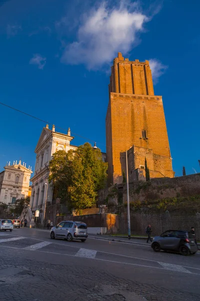 Stadsgezicht en generieke architectuur uit Rome, de Italiaanse hoofdstad — Stockfoto