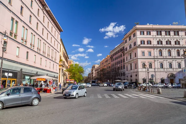 Paisaje urbano y arquitectura genérica de Roma, la italiana — Foto de Stock