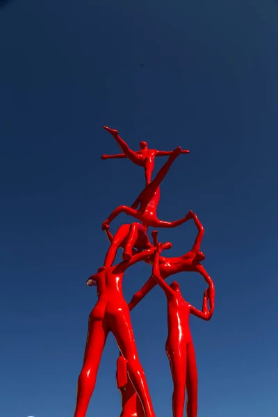 Modern sculpture with red human figures in Alexandroupoli, Greec — Stock Photo, Image