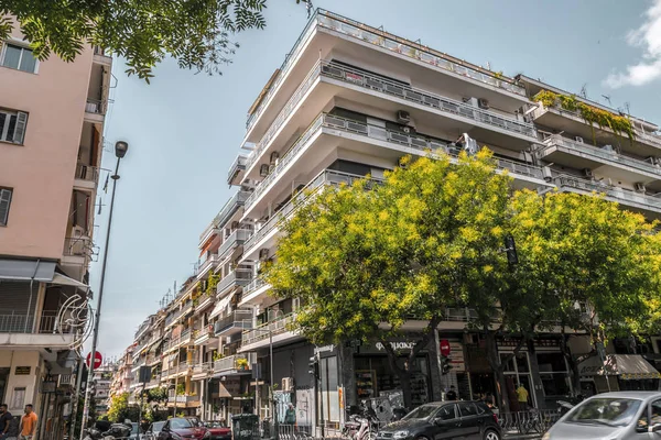 Вид на улицу и городскую архитектуру в Салониках — стоковое фото