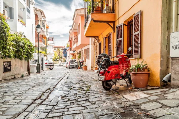 Vue sur la rue dans la vieille ville de Thessalonique — Photo