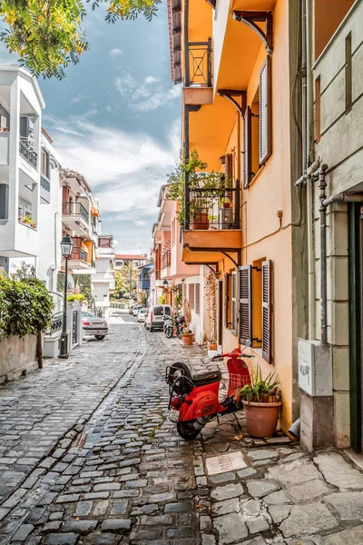 Vue sur la rue dans la vieille ville de Thessalonique — Photo