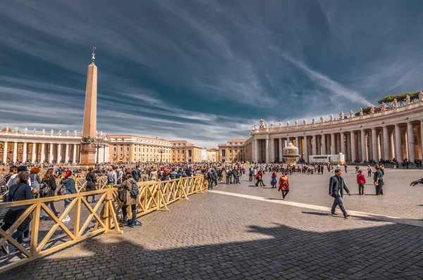 Catedral de San Pedro en la Ciudad del Vaticano, el corazón del católico Chris — Foto de Stock