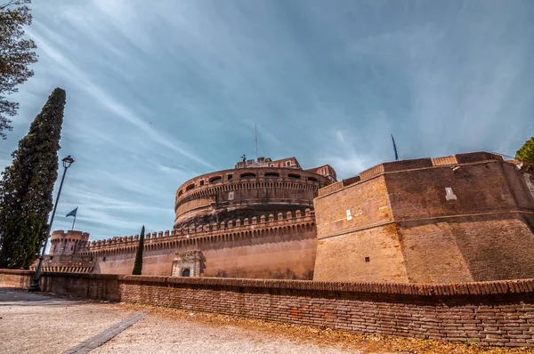 Castillo Sant 'Angelo, castillo medieval a lo largo del río Tíber en Rom — Foto de Stock