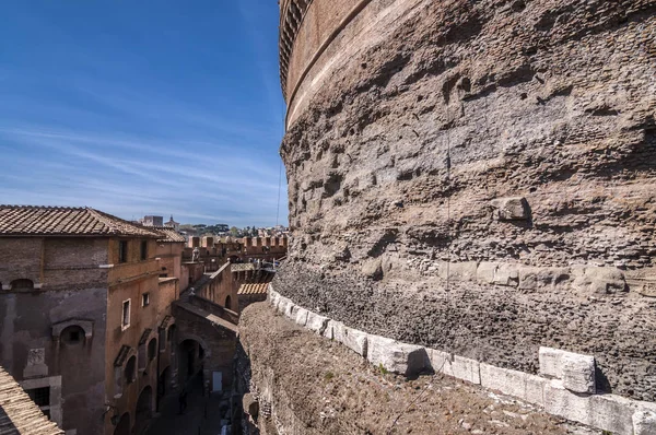 Castillo Sant 'Angelo, castillo medieval a lo largo del río Tíber en Rom — Foto de Stock