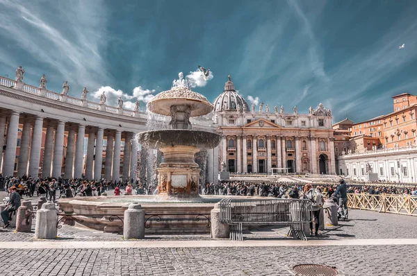 Der Petersdom in der Vatikanstadt, das Herz des katholischen Chris — Stockfoto