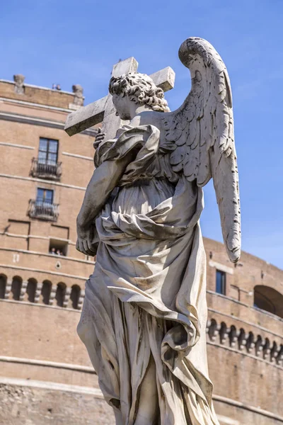 Antike engelskulptur in rom, italien — Stockfoto