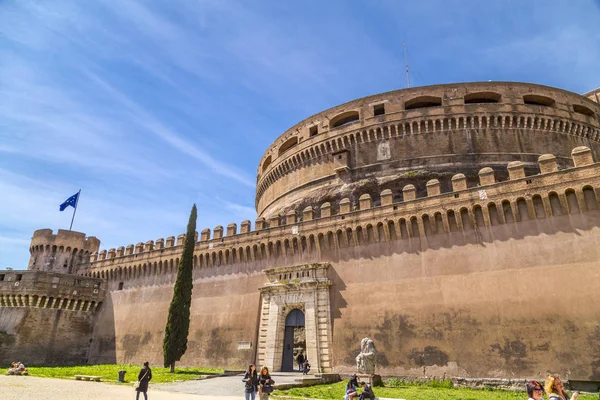 Castel Sant'Angelo, medieval castle along the Tiber River in Rom — Stock Photo, Image