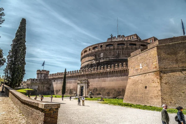 Castillo Sant 'Angelo, castillo medieval a lo largo del río Tíber en Rom — Foto de Stock
