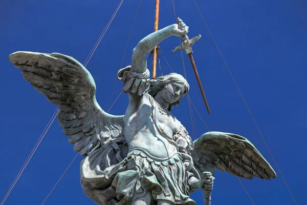 Castel Sant 'Angelo, castelo medieval ao longo do rio Tibre em Rom — Fotografia de Stock