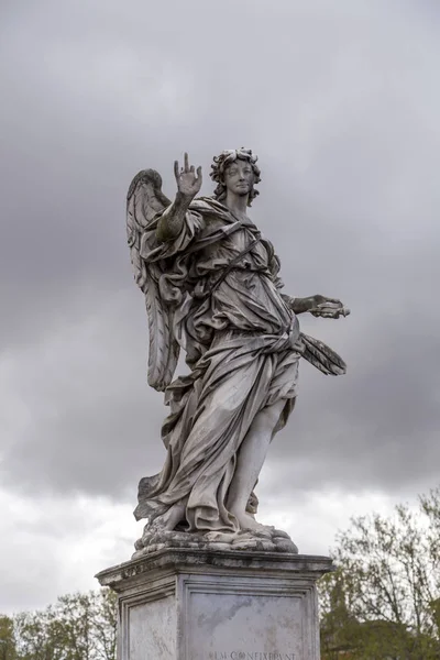 Escultura de anjos antigos em Roma, Itália — Fotografia de Stock