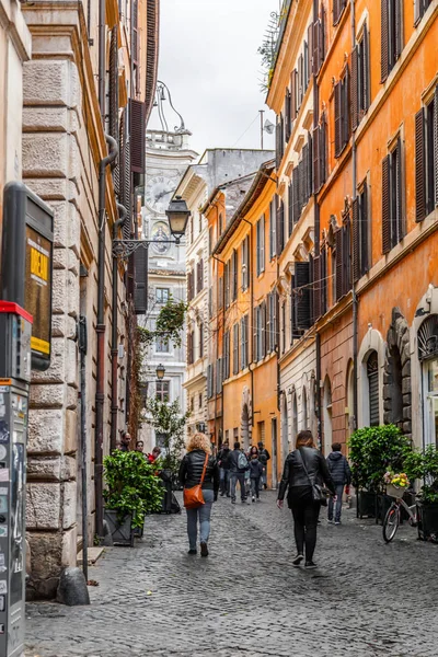 ローマからの都市景観と一般的な建築、イタリア人 — ストック写真