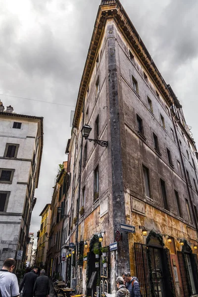 Stadsgezicht en generieke architectuur uit Rome, de Italiaanse hoofdstad — Stockfoto