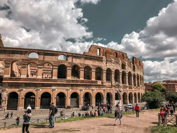 Exteriör utsikt över Roms antika romerska Colosseum — Stockfoto