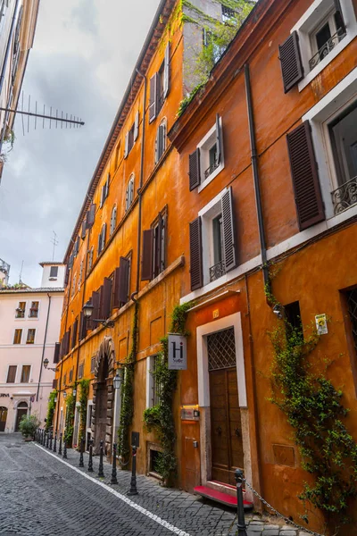 Cityscape og generisk arkitektur fra Roma, italiensk innbygger – stockfoto