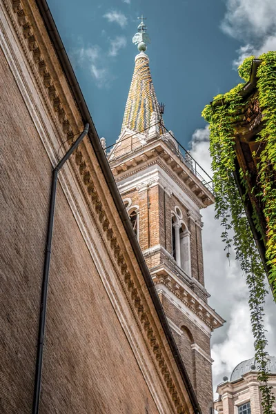 삼타 마리아 델라 페이스 교회의 종탑 — 스톡 사진