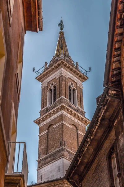 Klokkentoren van Samta Maria della Pace kerk — Stockfoto