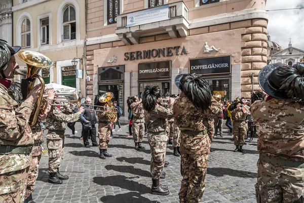 Bersaglieri Army bändi Roomassa — kuvapankkivalokuva