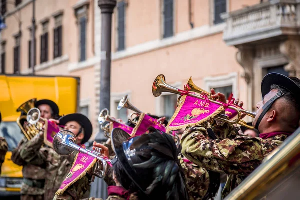 罗马的贝尔萨格里利军乐队 — 图库照片