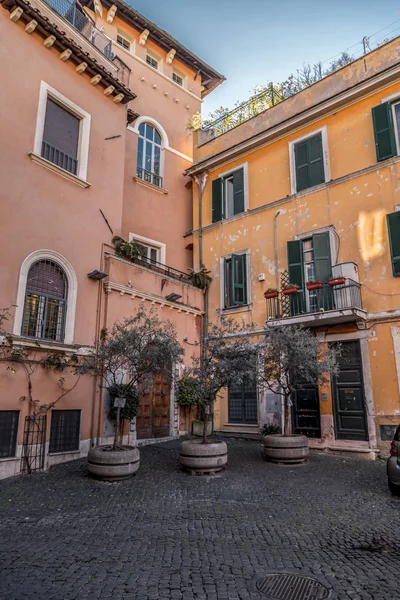 Vista pitoresca de rua em Trastevere, Roma — Fotografia de Stock