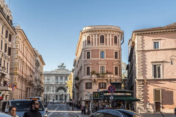 Cityscape e arquitetura genérica de Roma, o italiano capita — Fotografia de Stock