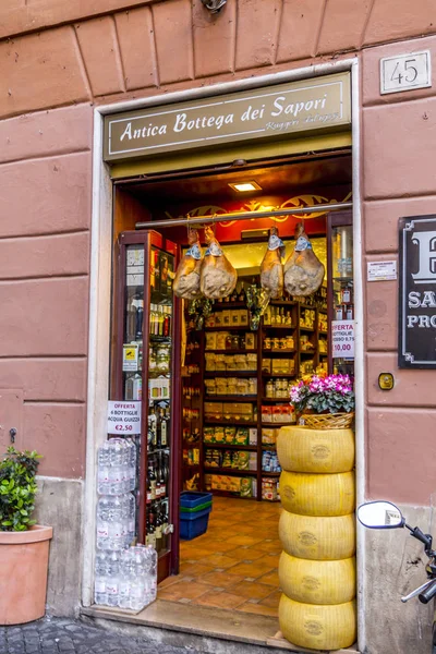 Devant une épicerie fine à Rome — Photo