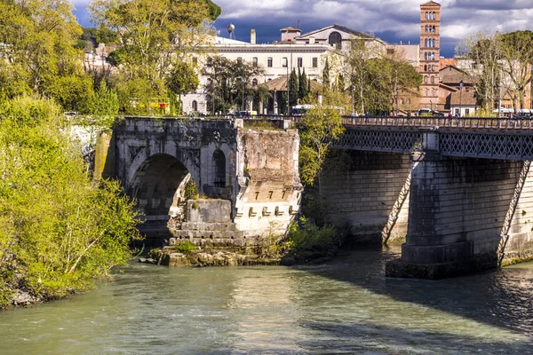 Vista sobre Tiber River Roma, Itália — Fotografia de Stock