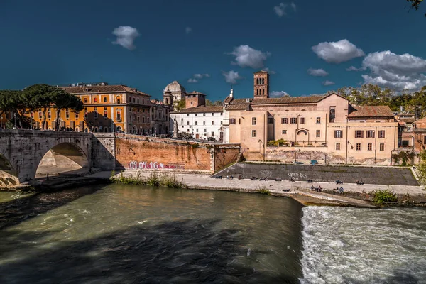 Tekintettel a Tiberis-folyóra Róma, Olaszország — Stock Fotó