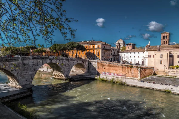 Vista sobre el río Tíber Roma, Italia — Foto de Stock