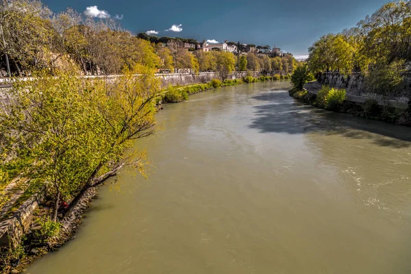 Vista sul fiume Tevere Roma, Italia — Foto Stock