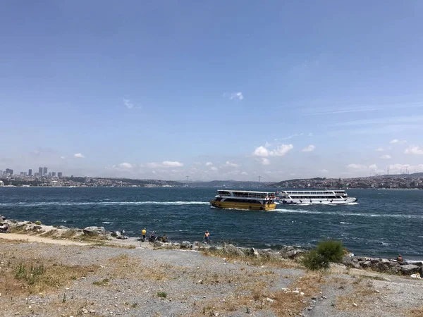 Θέα στο αστικό τοπίο της Κωνσταντινούπολης από το Sarayburnu ακτογραμμή — Φωτογραφία Αρχείου