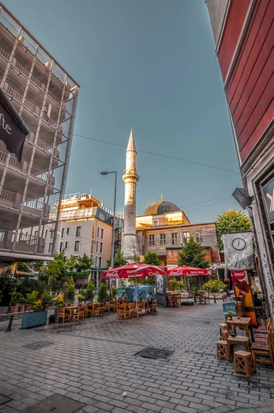 Gatuvy från stadsdelen Karakoy i Beyoglu, Istanbul — Stockfoto