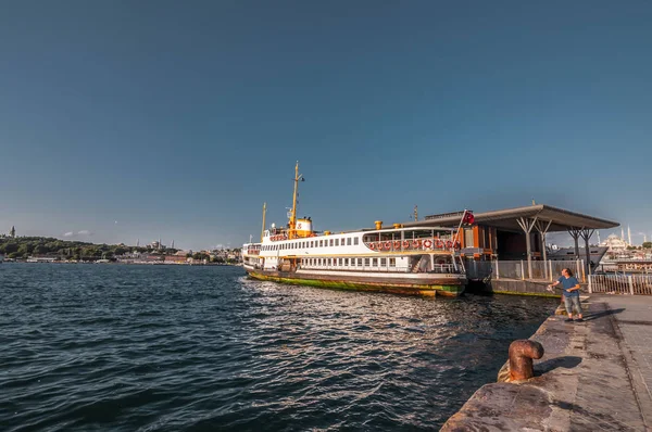 Ferry dock en Karakoy, Beyoglu, Estambul — Foto de Stock