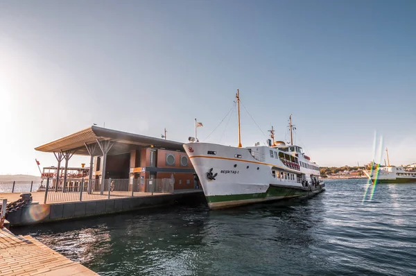 Ferry dock en Karakoy, Beyoglu, Estambul — Foto de Stock