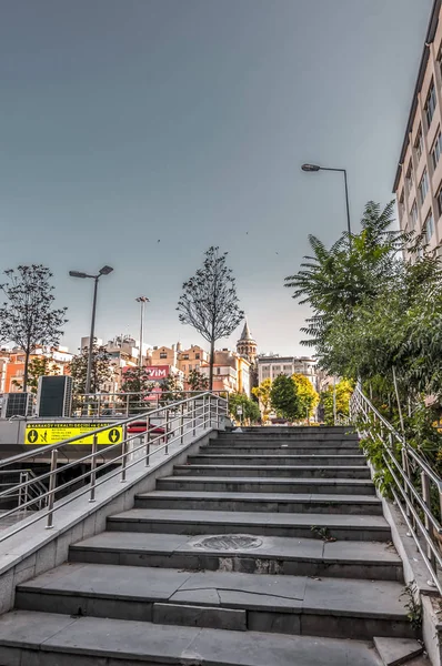 Vista sulla strada dal quartiere Karakoy di Beyoglu, Istanbul — Foto Stock