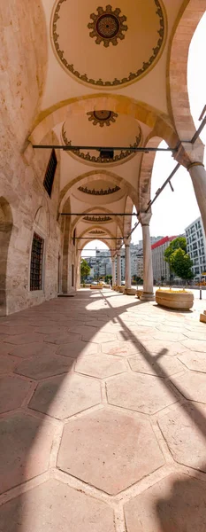 Istambul Turquia Junho 2020 Panorama Vertical Entrada Mesquita Molla Celebi — Fotografia de Stock