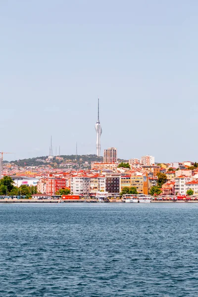 土耳其伊斯坦布尔 2020年6月25日 从土耳其最大 人口最多的城市 卡迪科伊海岸线看风景 — 图库照片