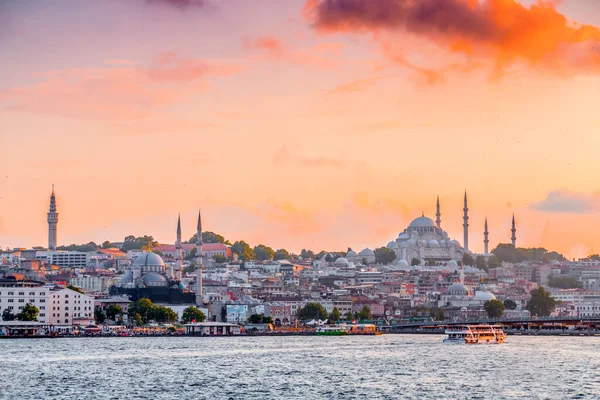 Istanbul Turkey June 2020 View Istanbul Sunset Golden Horn Coastline — Stock Photo, Image