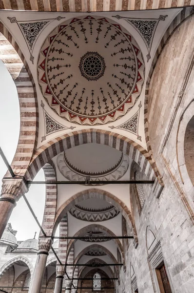 Vista Exterior Mezquita Suleymaniye Situada Tercera Colina Estambul Mezquita Fue —  Fotos de Stock