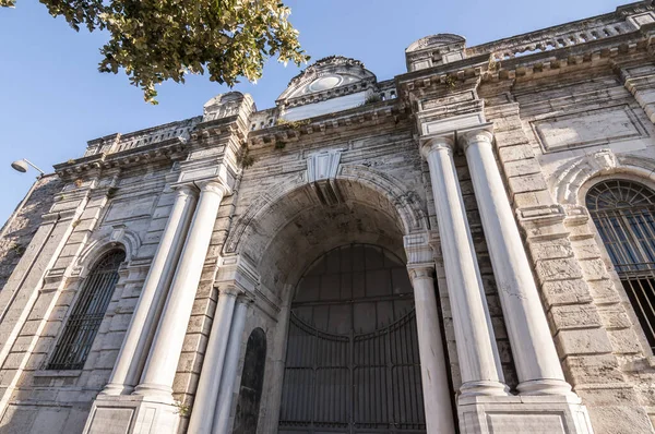 Istanbul Tyrkia Juli 2020 Universitetet Istanbul Suleymaniye Gate Porten Ligger – stockfoto