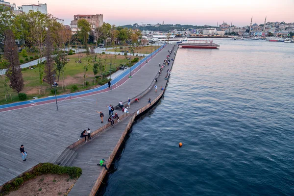 Stanbul Türkiye Temmuz 2020 Golden Horn Sahili Boyunca Uzanan Modern — Stok fotoğraf