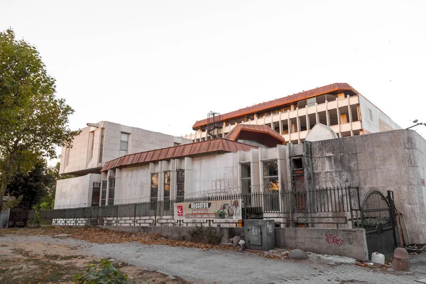 Istanbul Turkey July 2020 Exterior View Abandoned Modernist Building Istanbul — Stock Photo, Image