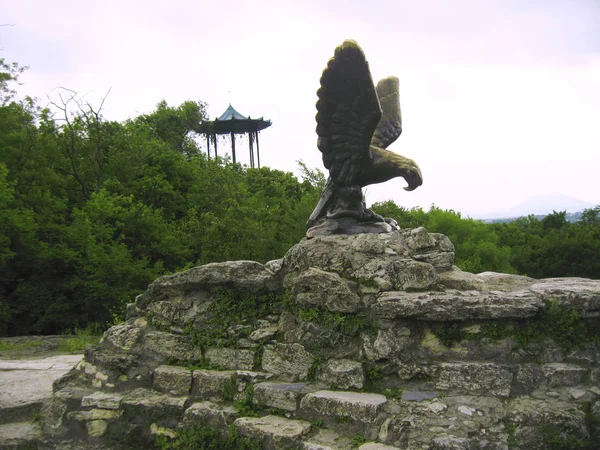 Águila Cenador Chino Pyatigorsk Emblemas Monumentos Del Cáucaso Septentrional Federación — Foto de Stock