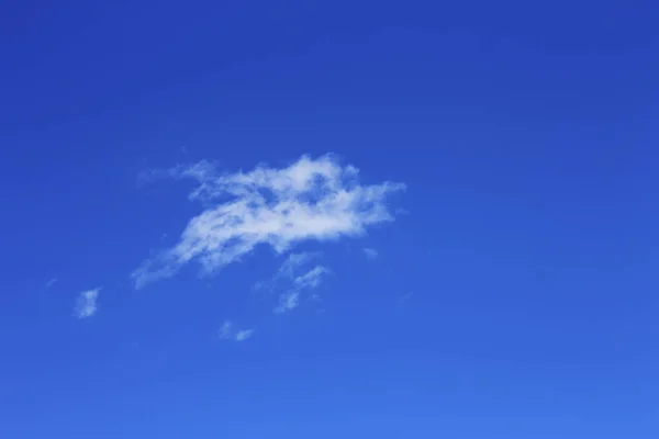 Idyllische Witte Wolk Blauwe Hemel Cloudscape Achtergrond Met Pluizige Wolk — Stockfoto