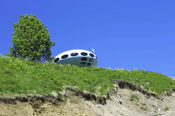 Ufo Der Nähe Der Baum Und Kaukasusgebirgslandschaft Sommer Dombai Nature — Stockfoto