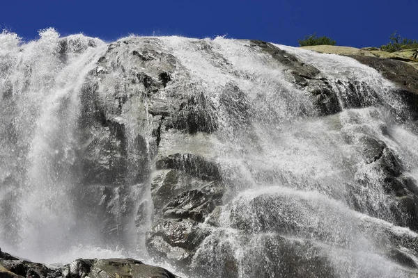 Vattenfallet Alibek Stänk Dombay Berg Norra Caucas Bergslandskapen — Stockfoto