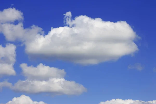 Idyllische Witte Wolk Blauwe Hemel Cloudscape Achtergrond Met Pluizige Wolk — Stockfoto