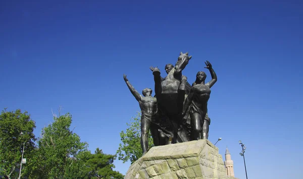 Памятник Мустафе Кемалю Ататюрку Анталии — стоковое фото