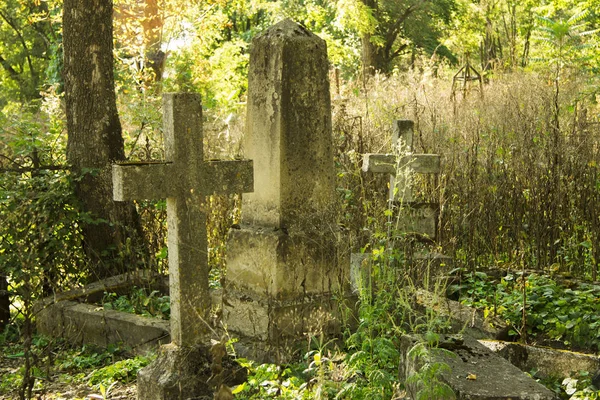 Antiguos Monumentos Conmemorativos Con Cruces Piedra Antiguo Cementerio Necrópolis Parte —  Fotos de Stock